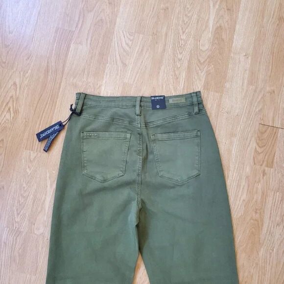 Blank NYC | 'The Delancey' Wide Leg Flared Jeans - [size 30x34 in Green] - Picture 9 of 15